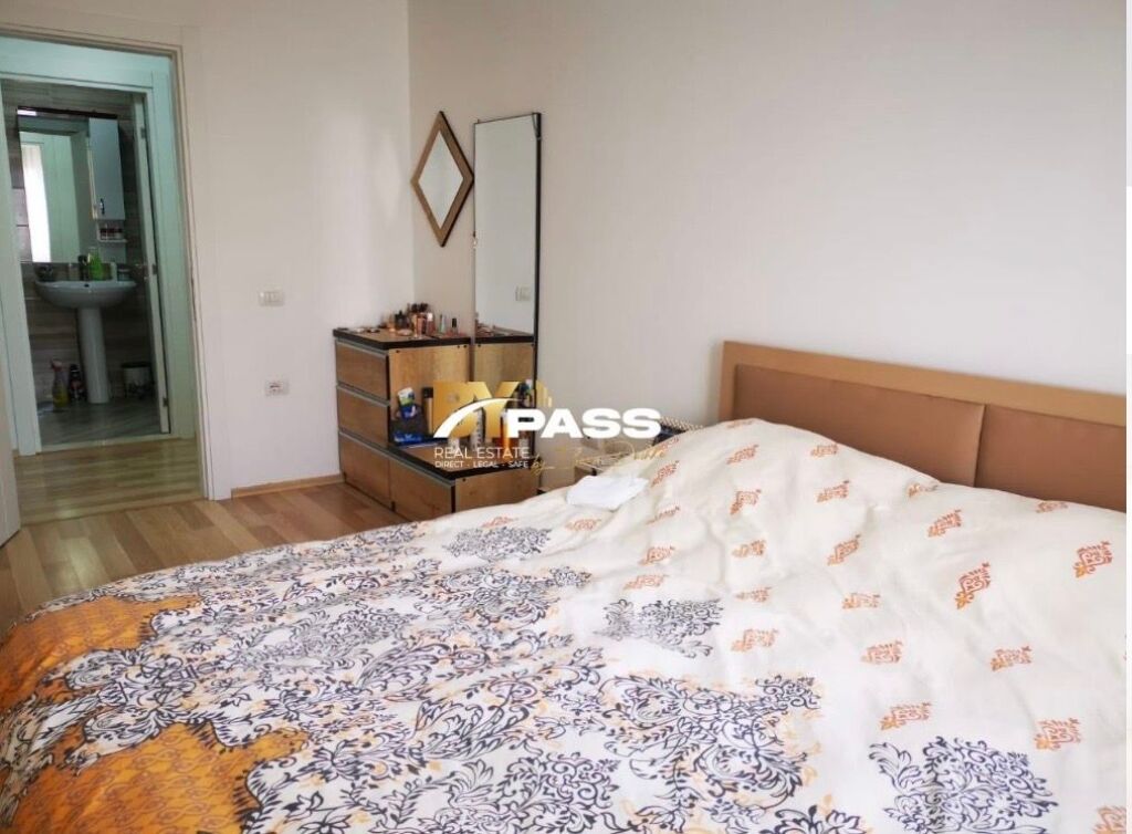 APARTAMENT 1+1 ME QIRA NE QENDER, TIRANE (Toptani) - Widok 3