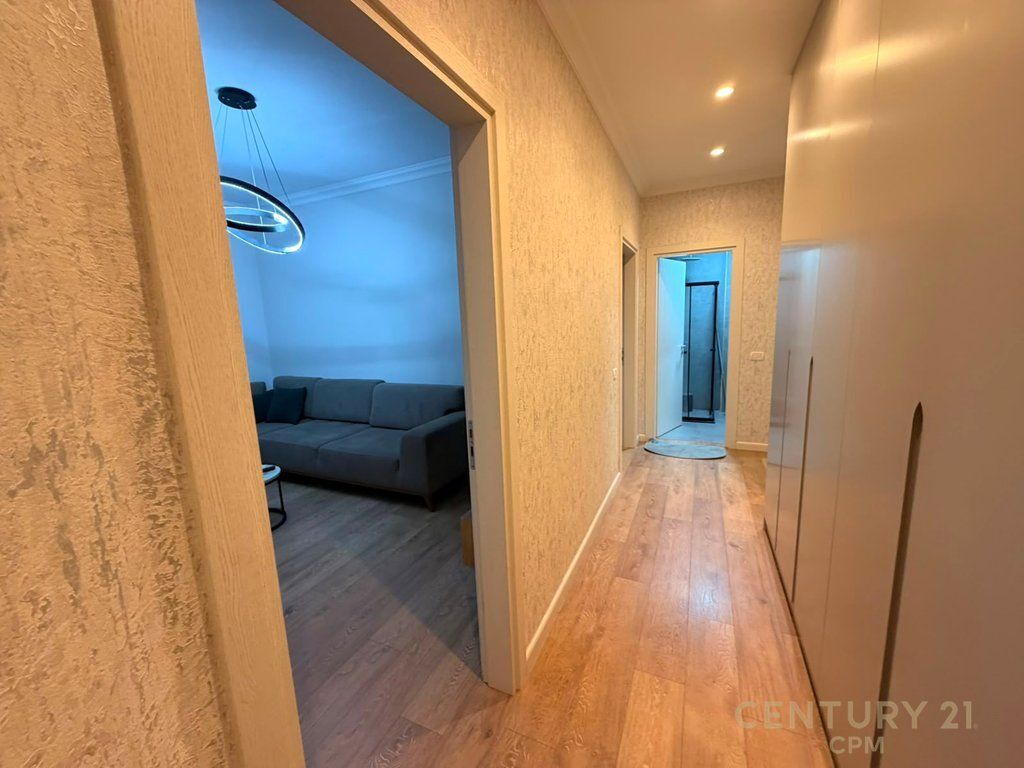 VENDIAMO APPARTAMENTO 2+1+2 VICINO A KODRA DIELLIT 2 ! 230,000 €