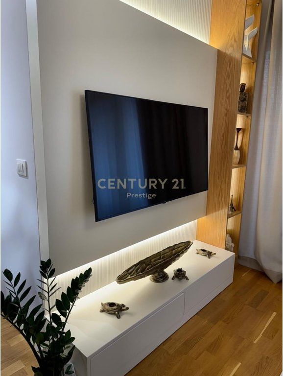 LUXURY APARTMENT FOR RENT 1+1+PARKING SPACE, BARRICADES STREET! 1,000 € /Month