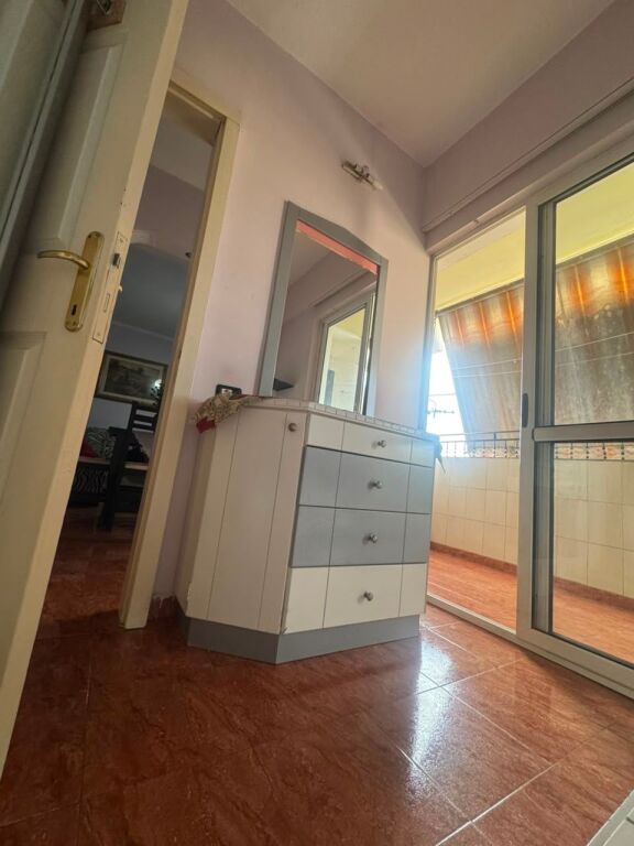 2+1,pallat me ashensore,laprake te klinika globe,500mije leke