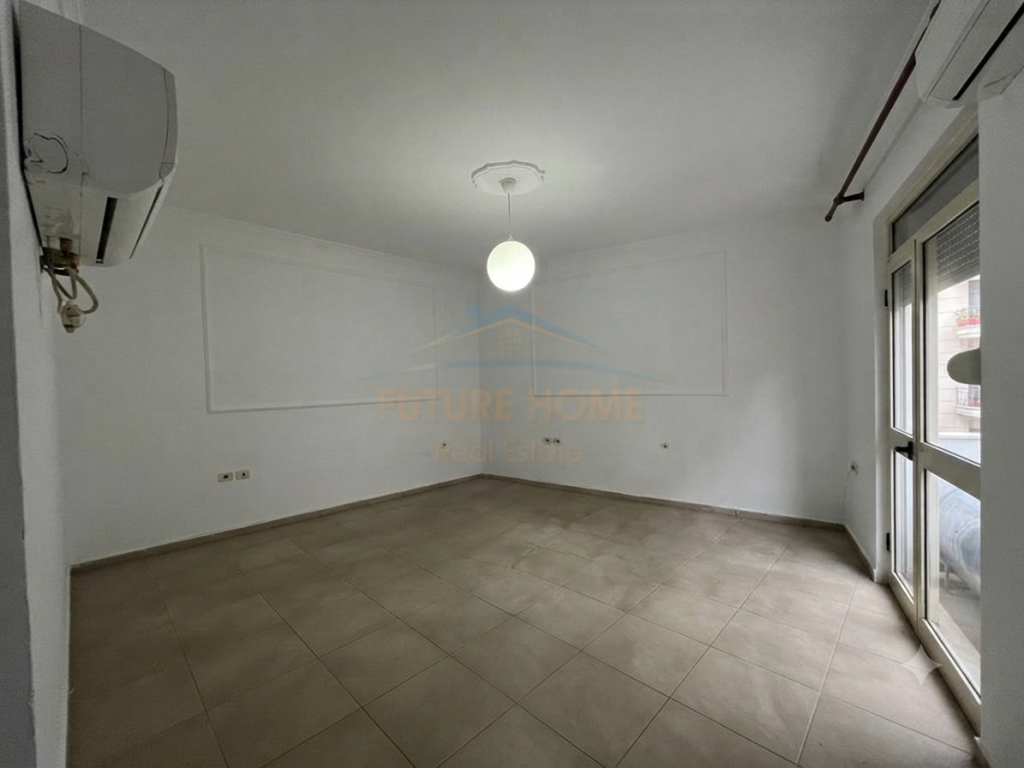 Affitto, Appartamento 2+1+Balconi, Viale Zogu I