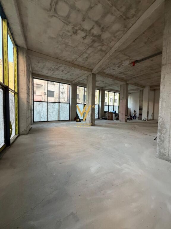 LOCALE COMMERCIALE 300 M2 IN AFFITTO IN VIA KAVAJES 9.000 EURO
