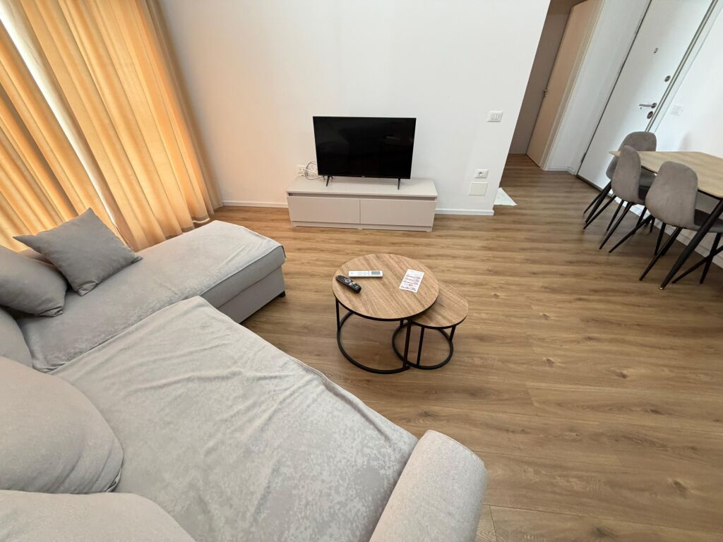 Affittasi 1+1  Indirizzo: Ali Demi Complesso Kaimi  Arredato  7° piano  Superficie 60 m2  Prezzo 400 mila lek non trattabili