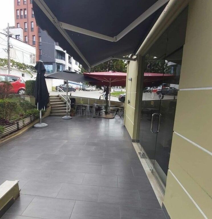 LOCALE COMMERCIALE IN VENDITA – ZONA DELLE AMBASCIATE