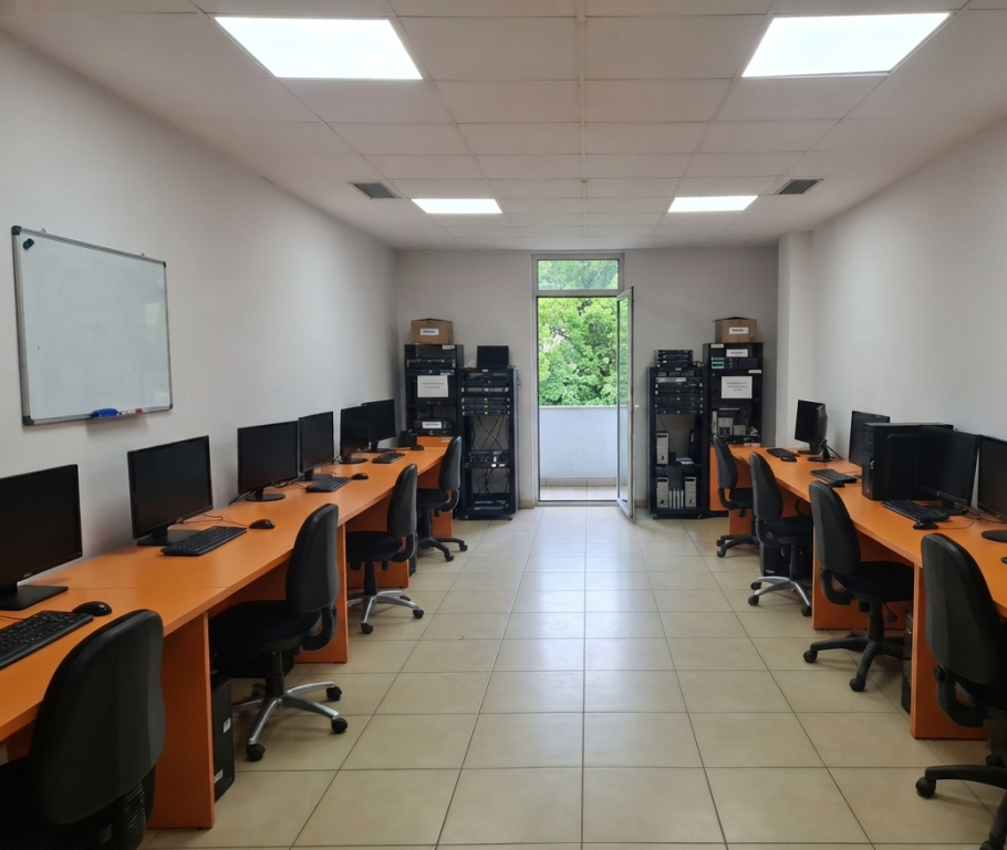 In vendita , Locale Commerciale , Condor Center , Tirane