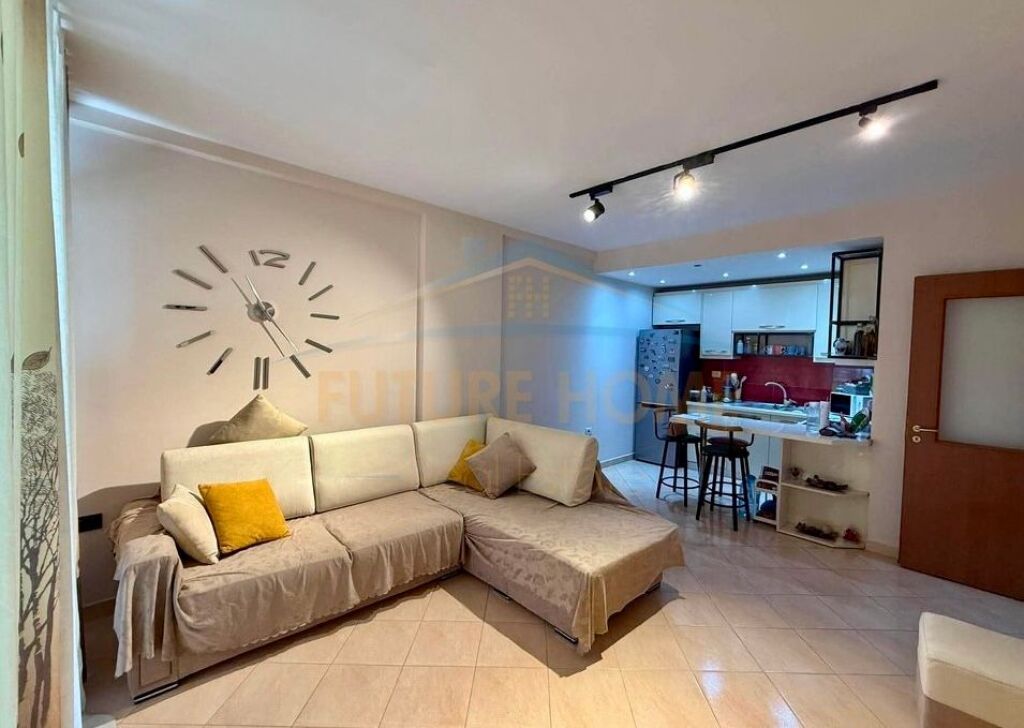 Shitet, Apartament 1+1+ Post Parkimi, Unaza e Re, Tirane