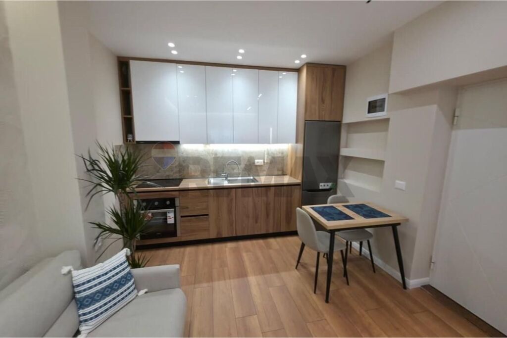 Shitet Garsoniere – Hoxha Tahsim 34 m²