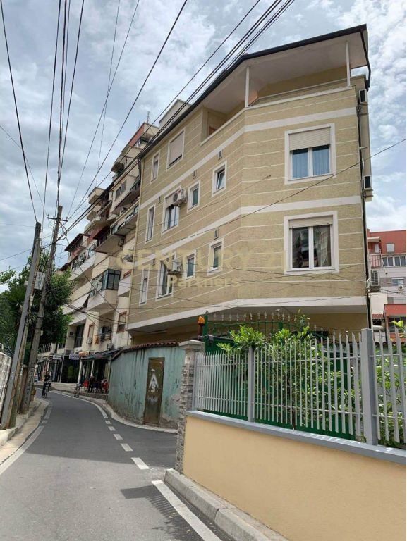 VILLA 4 PIANI IN VENDITA A DON BOSKO