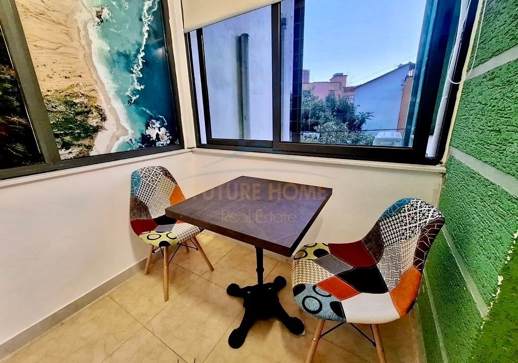 Shiten Dy Garsoniere | Rruga e Durrësit, Pranë Bllokut të Ambasadave, Tiranë