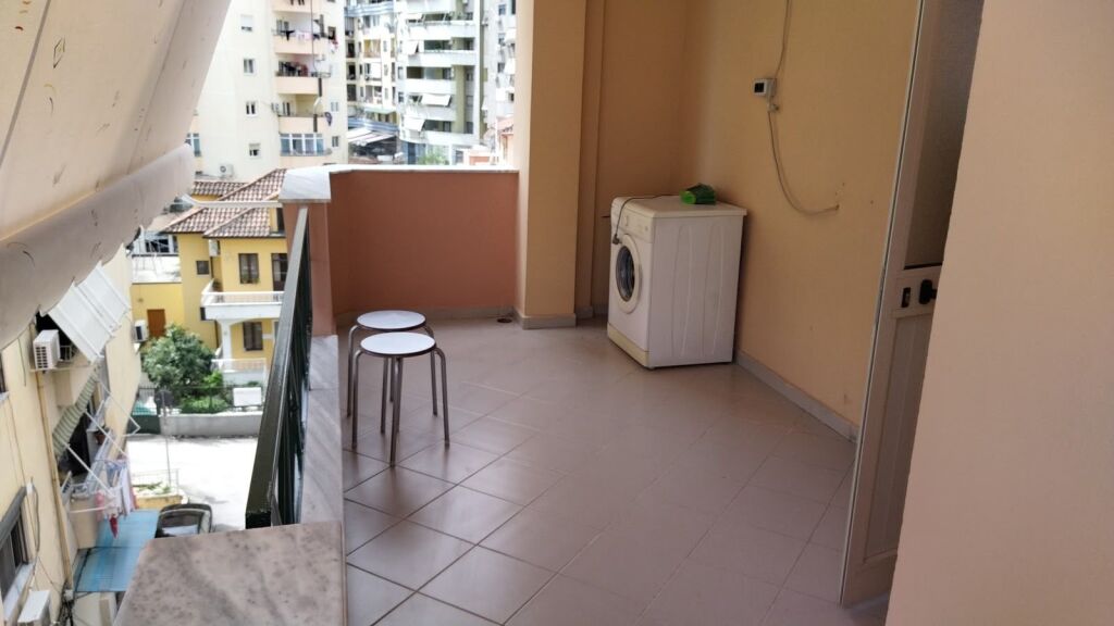 In affitto 1+1 Comune di Parigi 600 mila lek