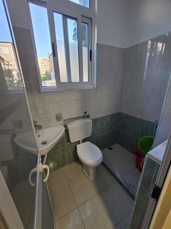 MONOLOCALE IN AFFITTO 40M2 21 DICEMBRE 48.000 LEKE FH-82247