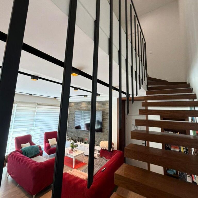 🚨 OKAZION! 🚨  🏡✨ SHITET VILË MODERNE 3-KATËSHE – PRANË AMBASADËS AMERIKANE ✨🏡