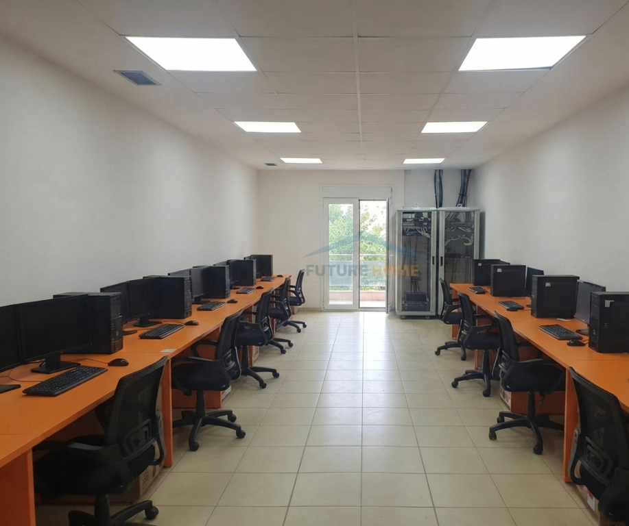 In vendita , Locale Commerciale , Condor Center , Tirane
