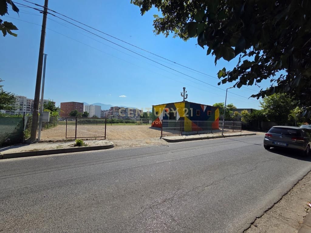 Tokë për Shitje në Yzberisht, Tiranë