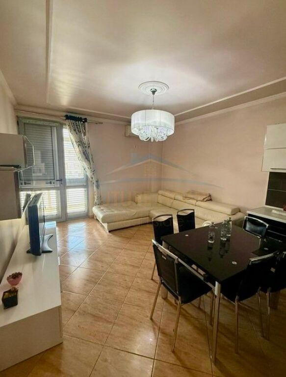 Qera, Apartament 2+1+2, Komuna e Parisit, Tirane