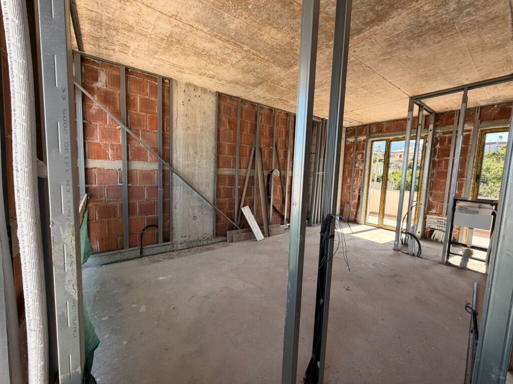Shitet Triplex Prane Liqenit te Farkes! Mundesi Kreditimi