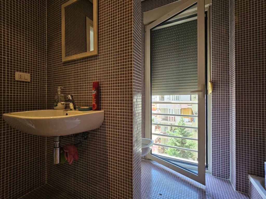 Apartament 4+1+3 ne shitje Pazari i Ri!