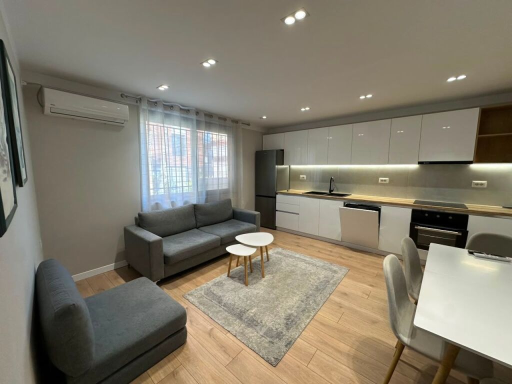 Apartament 1+1 per qira tek Shkolla e Kuqe.