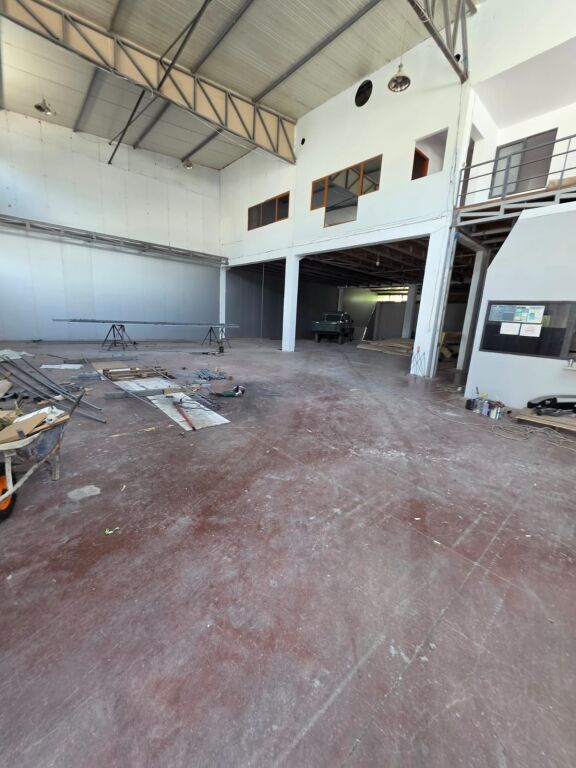 Autostrada Tirana-Durazzo, Magazzino 300m2 in affitto