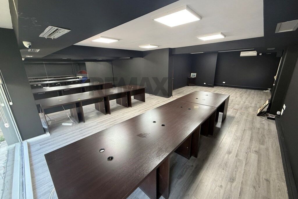Locale per ufficio in affitto Petro Nini