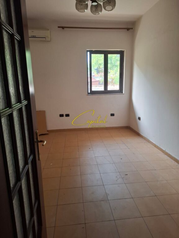 SHITET APARTAMENT 4+1+2 RRUGA E KAVAJES 245.000 EURO - Widok 2