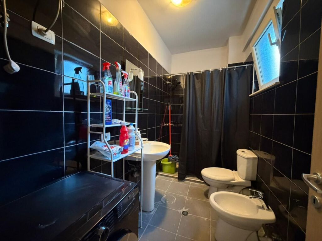 Apartament 2+1 per qira tek Liqeni i Thate.