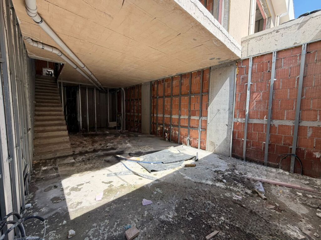 Shitet Triplex Prane Liqenit te Farkes! Mundesi Kreditimi