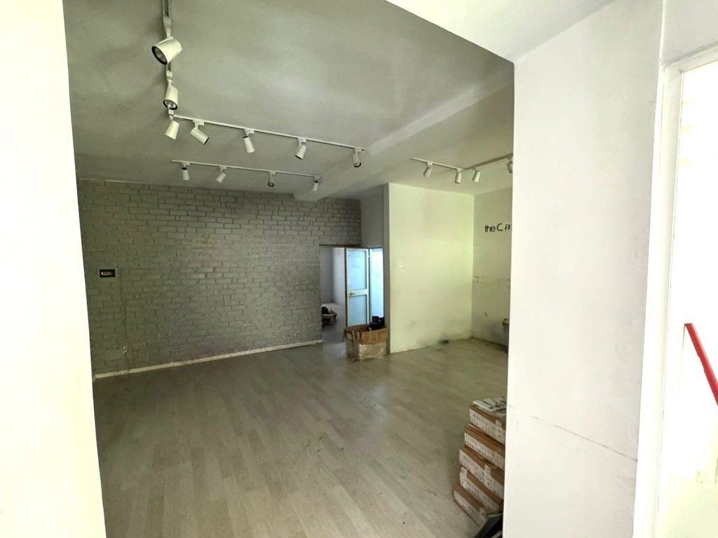 BUSINESS PREMISES FOR RENT, 100 m² IN ISH-BLLOK – NEAR KAFE ROMA