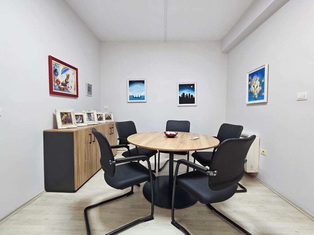 Apartament 4+1+3 ne shitje Pazari i Ri!