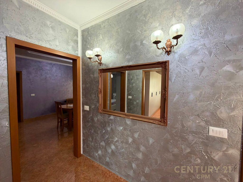 Apartament 3+1+2 per shitje tek Ali Demi