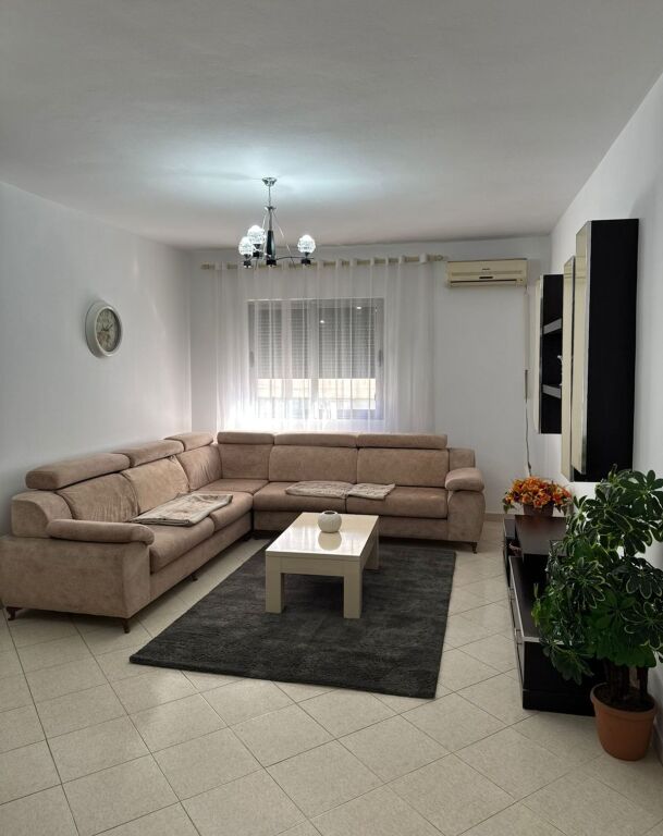 Appartamento 3+1+2 bagni + balcone in affitto – Astir !