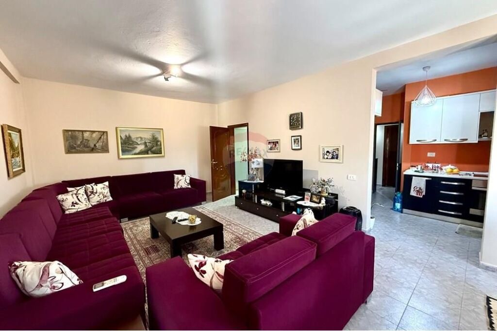 Apartament 2+1, totalisht i mobiluar tek Ali Demi!