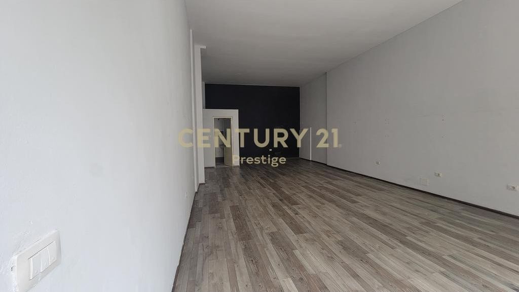 BUSINESS PREMISES FOR RENT, LOCATED IN YZBERISH, TIRANA! 450 € /Month