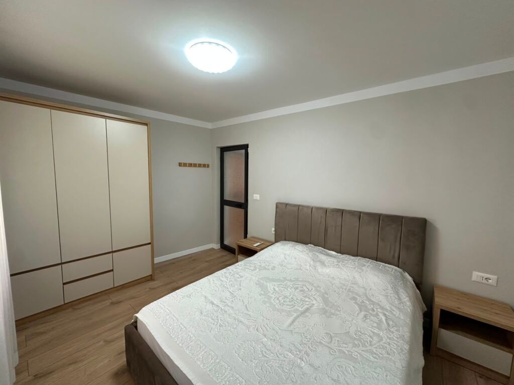 Apartament 1+1 per qira tek Shkolla e Kuqe.