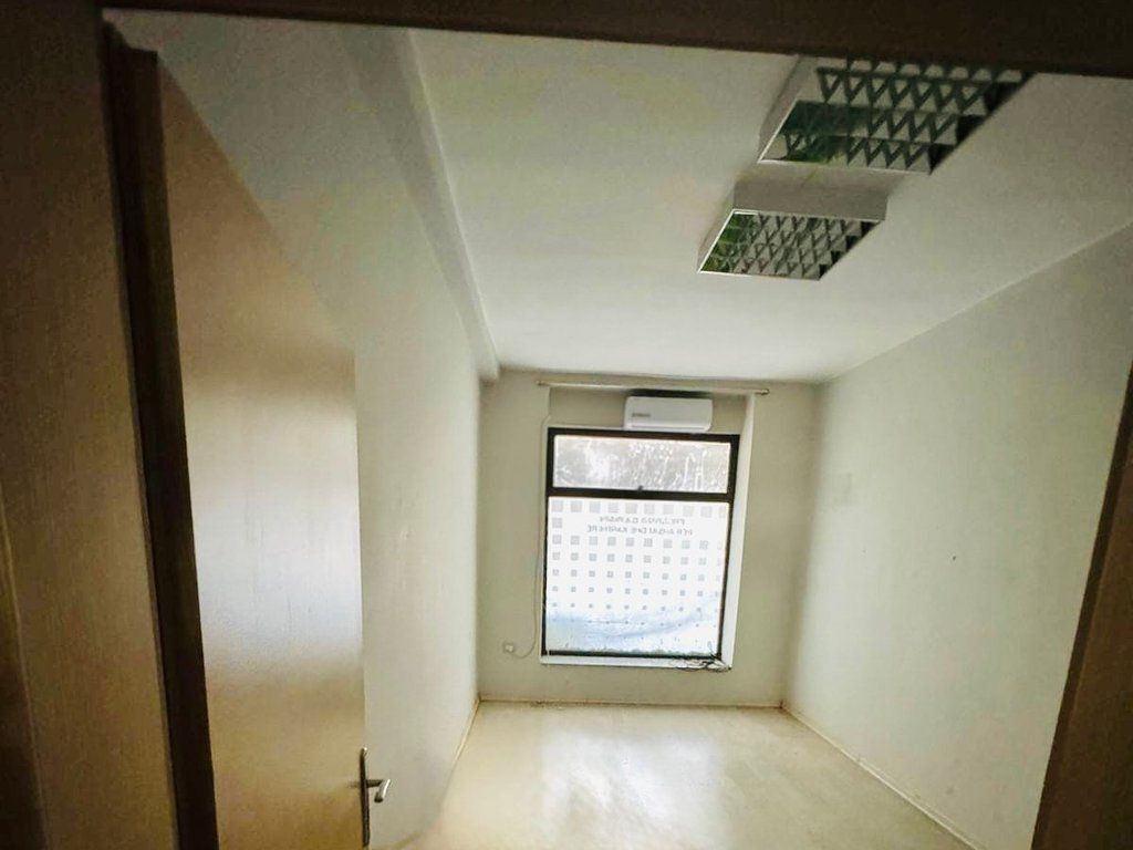 BUSINESS PREMISES FOR RENT, 100 m² IN ISH-BLLOK – NEAR KAFE ROMA