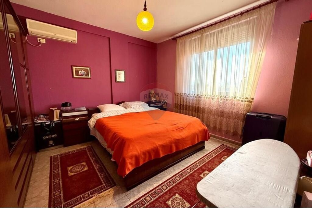 Apartament 2+1, totalisht i mobiluar tek Ali Demi!