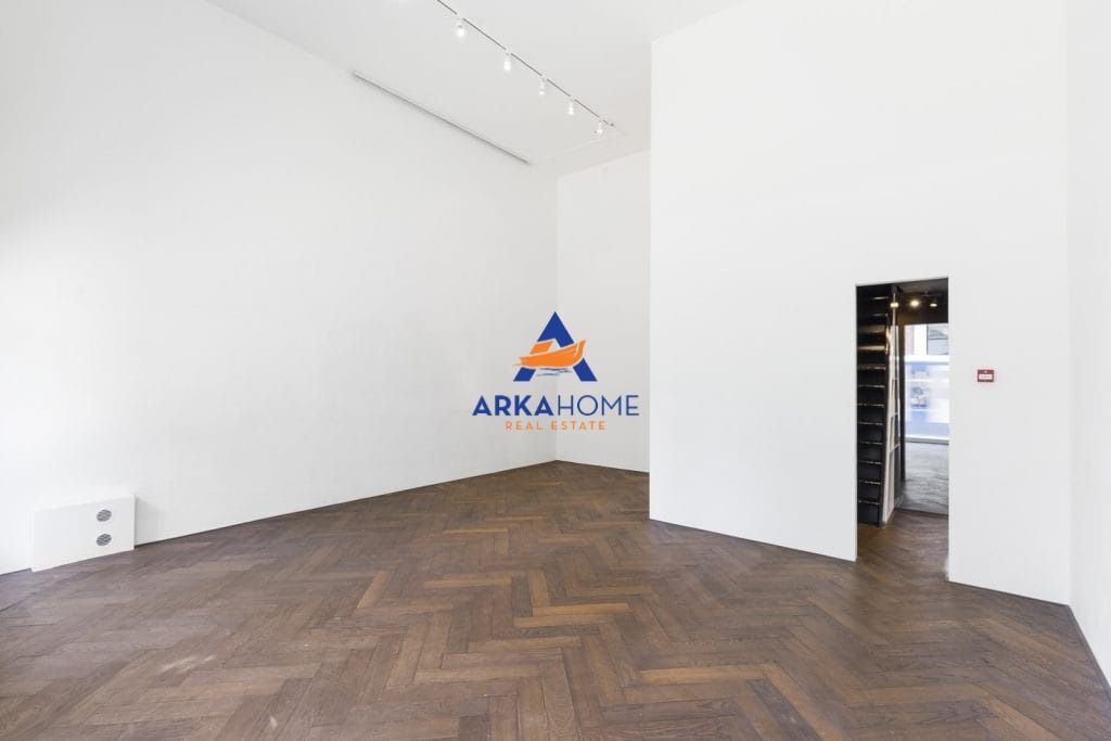 VENDESI COMMERCIALE IN VENDITA 60M2 "VIA MUHAMET GJOLLESHA" 260.000 EURO