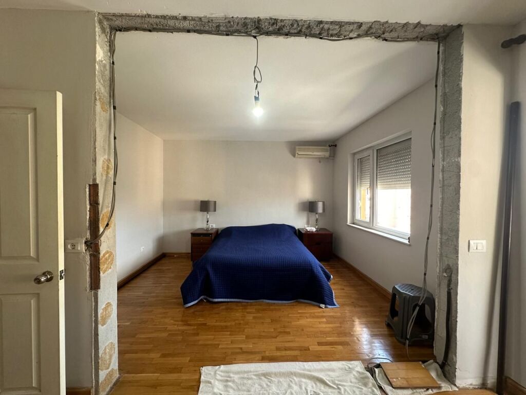 Apartment 3+1+2 for sale (currently converted into 2+1) at Blloku Gintash, Lapraka, Dritan Hoxha Street, Former Customs.