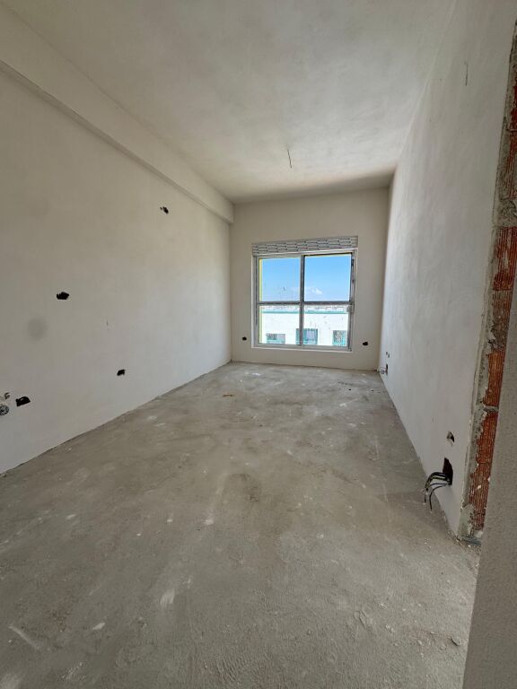 Shitet apartament 1+1