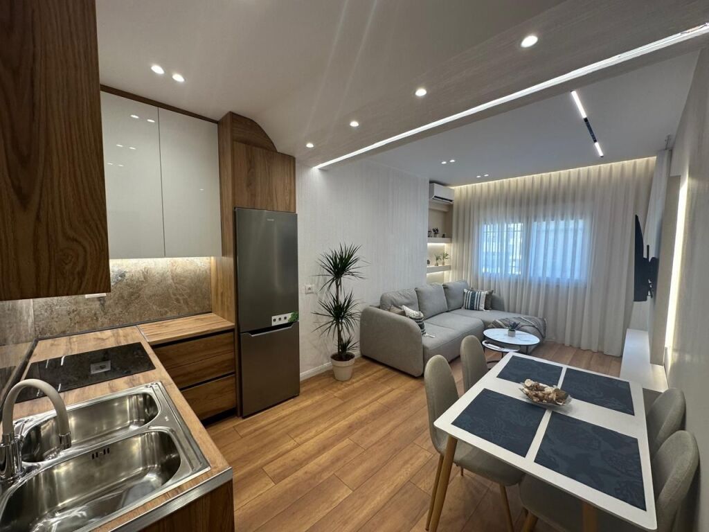 Vicino al Mercato Nuovo, vicino a Ottica Roma, si vende appartamento 1+1, 163.000 Euro