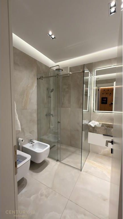 OFROJ PËR QIRA APARTAMENT 3+1+2, REZIDENCA KODRA E DIELLIT 2! 1,200 € /Muaj