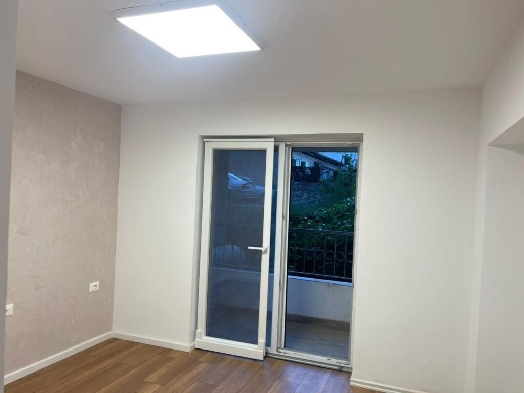 Rent | Apartament 2 + 1 | Rruga Sitki Çiço | 550 €/month