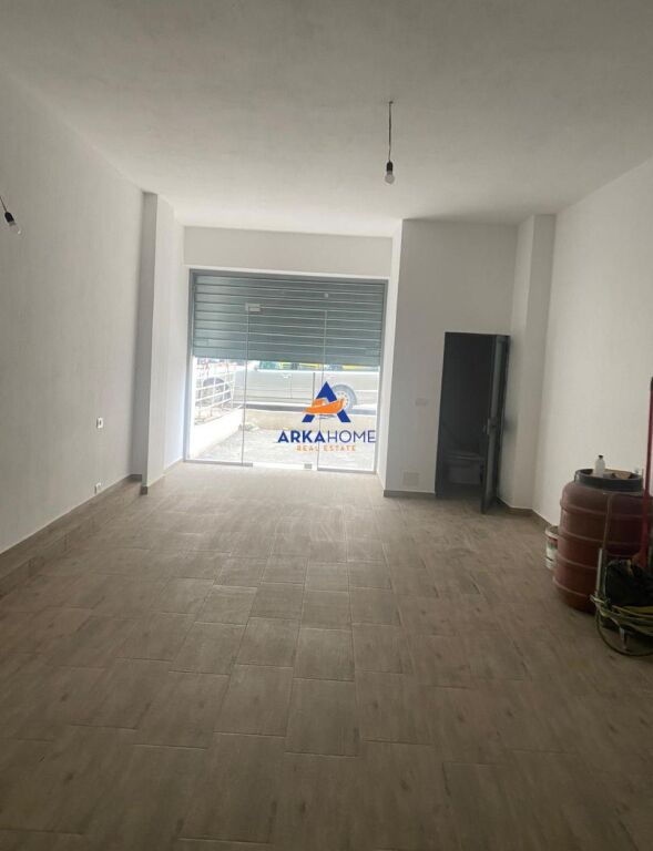 VENDESI COMMERCIALE IN VENDITA 50M2 "PALAZZO CON FRECCE" 187.000 EURO