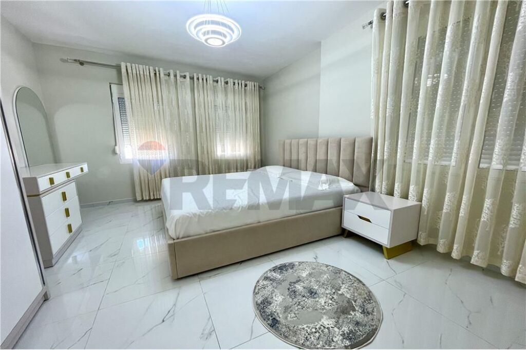 Apartment for rent, 2+1+ parking space, fully furnished near the Tirana Prosecutor's Office!