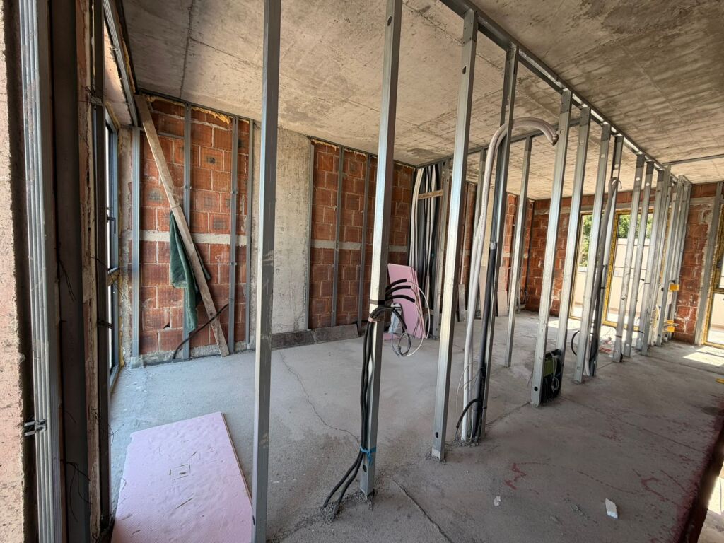 Shitet Triplex Prane Liqenit te Farkes! Mundesi Kreditimi