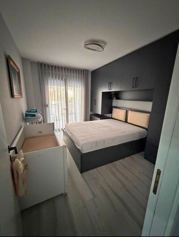 🏡 Apartament 1+1 në shitje – Liqeni i Thatë, Rruga Peti 📍