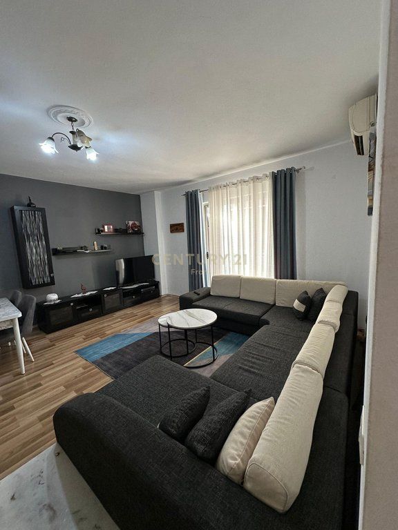 Apartament 1+1 Për Shitje në Kamez Qender, Tiranë