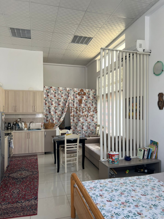 SHITET NJËSI TREGTARE – SARANDË | 50M NGA DETI | ZONË MARINËS SË JAHTEVE (G41116SR)