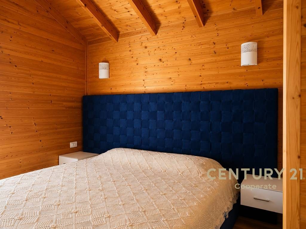 🏡 Vilë 2-katëshe me pishinë për shitje në Vishnje!