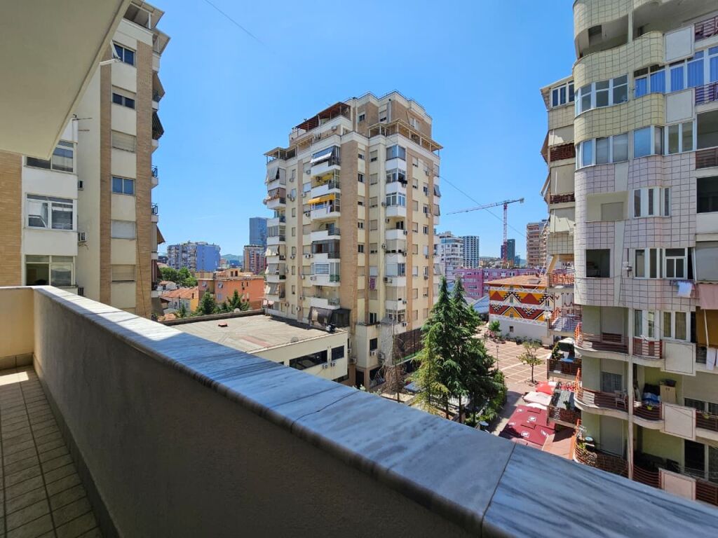 Apartment 4+1+3 for sale Pazari i Ri!
